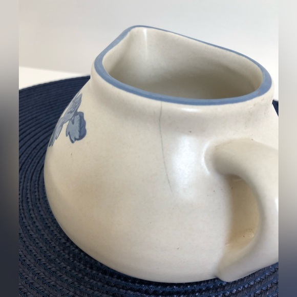 Vintage 1960’s Pfaltzgraff Yorktowne Stoneware Pitcher - Picture 3 of 7